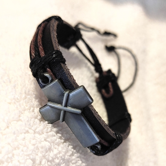 Men's Cross Bracelet Size OS - Picture 6 of 6